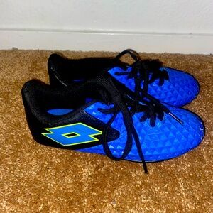 Boys youth soccer cleats very affordable